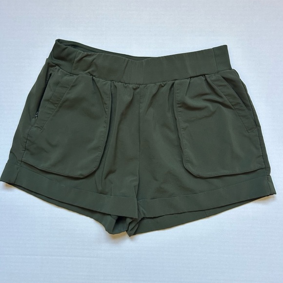 Zella Getaway Cargo Shorts in Army Green Sz M - Picture 2 of 7